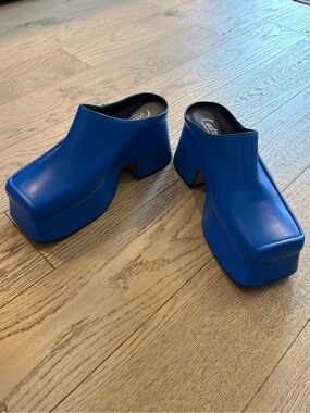 L'INTERVALLE Electric Blue Platform Mule Heels